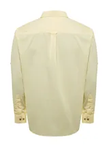Camisa de manga larga color verde claro, confeccionada en popelina de algodón orgánico. Cuenta con cuello camisero, botones de madera, bolsillo en el pecho con logo bordado y protección UPF +20.