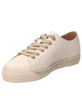 Zapatillas bajas de cuero color crema con cordones y plataforma de yute.