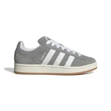 Championes Adidas Campus 00s grises con las tres tiras blancas de cuero, forro de tela de rizo y suela de goma color caramelo.