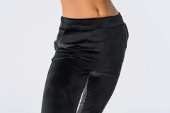 Pantalón de jogging negro de terciopelo con cintura elástica.