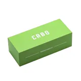 Lentes de sol rectangulares negros con montura gruesa de plástico reciclado y lentes grises con filtro UV400.