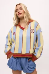 Short celeste con cintura elastizada y bolsillos laterales.