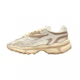 Zapatillas urbanas Lacoste modelo L003 2K24, color blanco con detalles en beige y suela chunky.