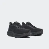 Championes de running Saucony Triumph 23, color blanco con detalles en azul y naranja. Presentan una malla técnica transpirable, logo Saucony en naranja y azul, y una suela gruesa blanca con detalles en azul y naranja.