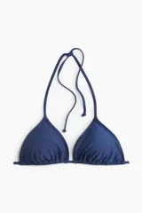 Top de bikini triangular azul con tirantes finos.