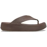 Sandalias Crocs Getaway Groove Platform Flip color marrón chocolate, con tecnología Free Feel™ y plataforma de 4,05 cm.
