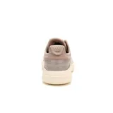 Sneaker para mujer color beige con detalles en cuero y suela de goma resistente.