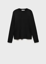 Camisa negra de algodón con cuello redondo y mangas largas.