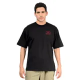 Remera negra de manga corta con estampado en el pecho con el texto "Vans International, Van Doren Rubber Company, MCMLXVI, Costa Mesa CA 92626 USA, Off The Wall Expedition" en color rojo.