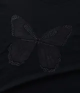 Remera negra de algodón con cuello redondo, mangas cortas y bordado de mariposa con aplicación de strass.