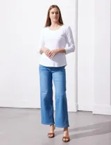 Remera de algodón blanca marca Ruby Rd, de manga tres cuartos y cuello redondo.