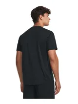 Remera deportiva Under Armour Challenger color azul con paneles laterales en celeste y logo estampado en el pecho.