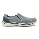 Mocasín Skechers Relaxed Fit Expected Avillo, color gris con detalles en azul y suela blanca. Capellada de lona tejida con efecto deslavado y capas superpuestas de gamuza. Plantilla Skechers Memory Foam.