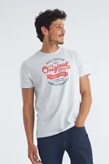 Remera gris con estampa vintage en el frente con la leyenda "Real Vintage Motor Oil Original Denim Goods Finest Quality Since 1989".