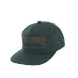 Gorra Thrasher verde con logo bordado en el frente.