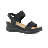 Sandalias blancas de plataforma con dos tiras, una blanca y otra plateada con glitter.