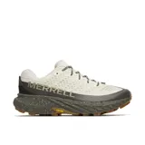 Zapatillas de trail running Merrell Agility Peak 5, color crema con detalles en gris oscuro y suela Vibram Megagrip marrón.