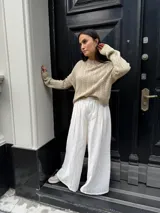 Sweater tejido de punto color rosa con diseño de ochos.