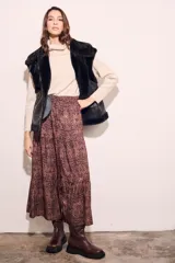Falda midi de viscosa con estampado animal print en tonos marrones.