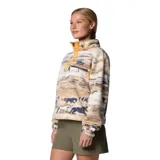 Buzo polar Columbia, con estampado de caballos, cuello alto con botones a presión y bolsillo en el pecho con cierre.