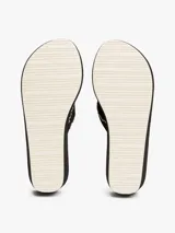 Ojotas negras con plataforma de cuña, tiras de tejido con ribete blanco y logo TH dorado en la tira del dedo.