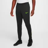 Pantalón largo de fútbol Nike Dri-Fit Strike para hombre, color negro con logo verde neón y detalles en verde neón en la parte inferior de las piernas.