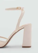 Sandalias color beige con tiras finas, cierre de tira con hebilla y tacón bloque de 8 cm.