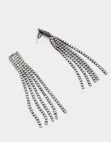 Aros colgantes largos plateados con tiras de strass.