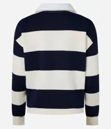Suéter slim con cuello polo, manga larga y rayas horizontales en tonos crema y azul marino. Presenta lettering "NYC" bordado en el pecho y está confeccionado en algodón con forro fleece.