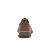 Zapato Caterpillar tipo slip-on de cuero color marrón, con forro de malla de nylon, plantilla acolchada, suela de goma y tecnología CLEANSPORT NXT.