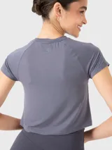 Remera manga corta color gris de tela ultrasuave con costura frontal.