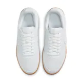 Championes Nike Field General "Laundry Day" de mujer, color blanco con suela marrón.