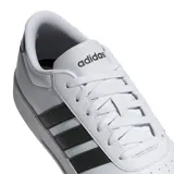 Championes urbanos Adidas Breaknet 3.0, color blanco con detalles en negro, con las tres tiras características de la marca en los laterales y suela blanca.