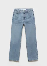 Pantalón de jean celeste de corte recto, tiro medio y cinco bolsillos.