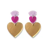 Aros en forma de corazón, combinando dorado, lila y violeta, con diseño elegante y divertido.