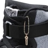 Zapatillas de caña alta Nike Air Force 1 High 07, color negro y gris con detalles en blanco.
