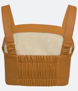 Blusa corta color ocre de material sintético con tirantes medianos con elástico y lastex en la espalda.
