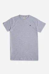 Remera de hombre azul marino, de manga corta, con cuello redondo y logo estampado en el pecho.