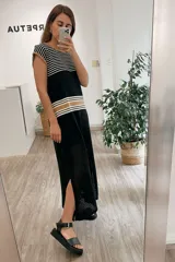 Vestido midi tejido de punto con rayas horizontales en la parte superior y falda calada.