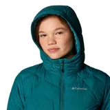 Campera puffer color salmón con capucha, cierre frontal y bolsillos laterales con cierre. Cuenta con tecnología termorreflectante Omni-Heat™ y puños con orificios para los pulgares.