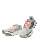 Championes New Balance Nitrel para mujer, color gris con detalles en rojo y logo en el lateral.