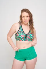 Short de tiro alto, totalmente forrado, con elástico en la cintura, color verde lima.