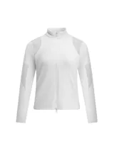 Buzo deportivo gris claro para mujer, con cierre frontal completo, cuello alto y mangas largas. Presenta paneles de malla calada en hombros, mangas y espalda para mayor transpirabilidad. Logo de la marca en el cuello.