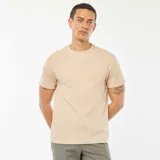 Camiseta color beige claro de punto jacquard con cuello redondo y mangas cortas.
