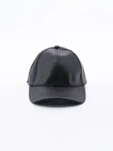 Gorra de béisbol negra de cuero sintético.