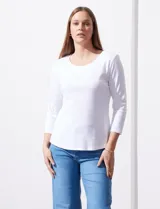 Remera de algodón blanca marca Ruby Rd, de manga tres cuartos y cuello redondo.