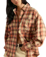 Camisa de franela de algodón con estampado de cuadros en tonos naranja, verde claro y gris. Presenta un corte amplio, cuello camisero, botones frontales y bolsillo de parche en el pecho izquierdo.