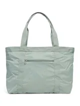 Bolso tote Under Armour color verde agua con logo estampado en blanco. Tiene doble asa de mano, bolsillo frontal de red con cierre y cierre superior.