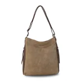Cartera negra de simil cuero con apertura superior con cierre. Tiene detalle frontal en costura, dos bolsillos internos, un bolsillo divisor en el forro y bolsillos laterales con cierre. Incluye correa larga regulable.