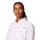 Camisa blanca de manga larga Columbia modelo Bahama II, con tecnología Omni-Shade™ Broad Spectrum UPF 50, ventilación en la espalda, mangas enrollables con presillas, bolsillos frontales con elevables y bolsillo interior de malla. Ideal para pesca.